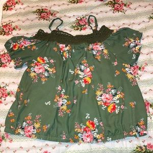 Torrid Top/Blouse Size 2 never worn 😃😇